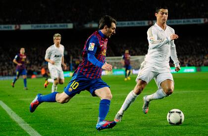 Lionel Messi y Cristiano Ronaldo representando a Barcelona y Real Madrid en el Clásico, durante el período de dominación de los dos jugadores, y los dos clubes, en el fútbol mundial
