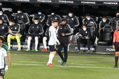 Lionel Messi y Lionel Scaloni, los dos más ovacionados en la previa de la Argentina vs Bolivia, en el Monumental