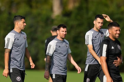 Lionel Messi y Luis Suarez, otra vez juntos; ahora, en Inter Miami, que comenzó los entrenamientos de cara al reinicio de la temporada.