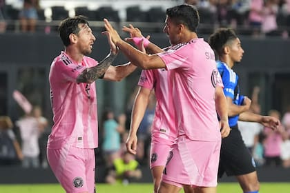 Lionel Messi y Luis Suárez, socios en el gol en el 4-2 de Inter Miami sobre Montreal por la MLS