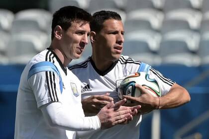Lionel Messi y Maxi Rodríguez compartieron varios años en la selección y los une Newell's