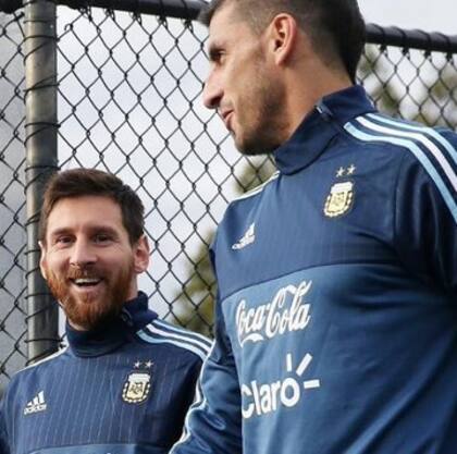 Lionel Messi y Patón Guzmán fueron compañeros durante muchos años en la selección argentina