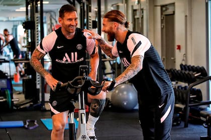 Lionel Messi y Sergio Ramos, compañeros en el PSG, participaron de un juego de preguntas y respuestas.