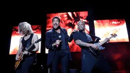 Lionel Richie no dejó éxito por interpretar para gusto de sus fans