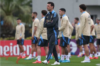 Lionel Scaloni, DT de la Argentina, durante un ensayo de la selección