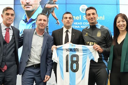 Lionel Scaloni, durante su charla en la Universidad Internacional de Florida.