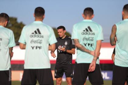 Lionel Scaloni durante un entrenamiento con la selección argentina