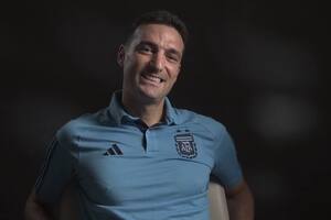 Lionel Scaloni emocionado durante una entrevista con la FIFA