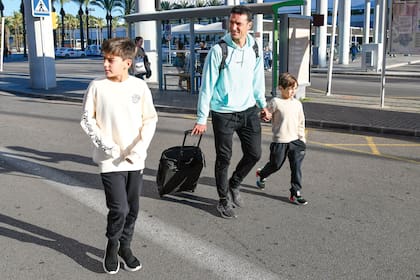 Lionel Scaloni en Mallorca junto a Ian y Noah, sus hijos