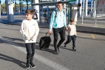 Lionel Scaloni en Mallorca junto a Ian y Noah, sus hijos