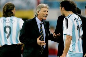 Scaloni se quebró ante las emotivas palabras de Pekerman en la despedida de Maxi