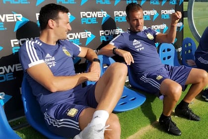 Lionel Scaloni y Fernando Batista en el predio de AFA