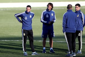 Tras la debacle de PSG, qué opina el cuerpo técnico de Scaloni sobre la situación de Messi
