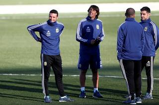 Tras la debacle de PSG, qué opina el cuerpo técnico de Scaloni sobre la situación de Messi