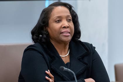 Lisa Cook permanecerá en su cargo.