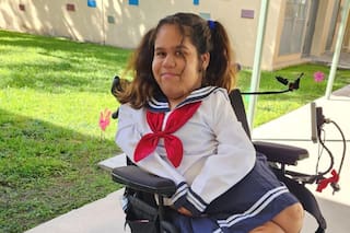 Tiene once años, apenas puede moverse, pero asegura que nada la detiene: la conmovedora historia de Lisa