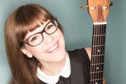 Lisa Loeb: la chica de la guitarra y la voz edulcorada