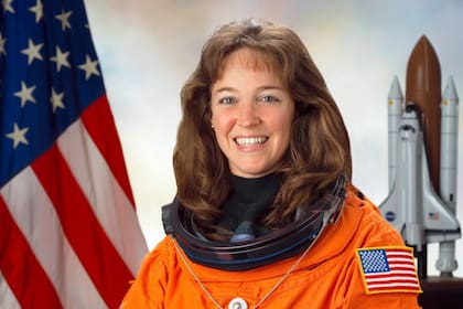 Lisa Nowak fue parte de la tripulación que viajó al espacio en julio de 2006 con el transbordador Discovery, pero también fue la primera astronauta de la NASA en ser detenida por la policía