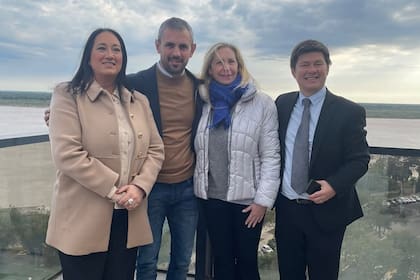 Lisandro Almirón, a la derecha de la foto, el diputado que es referente libertario en Corrientes
