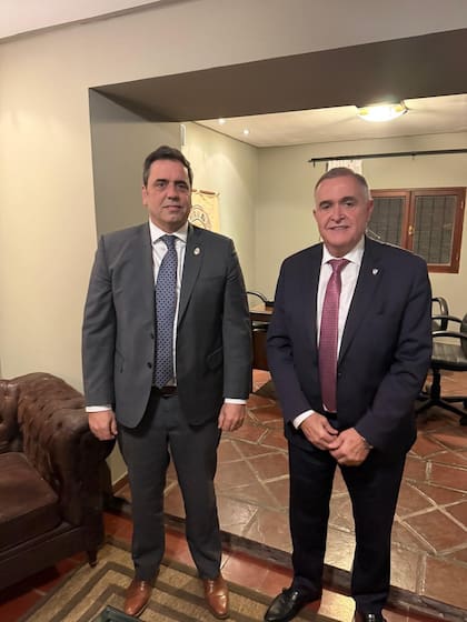 Lisandro Catalán junto a Osvaldo Jaldo