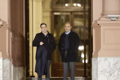 Lisandro Catalán y Lule Menem salen de la Casa Rosada