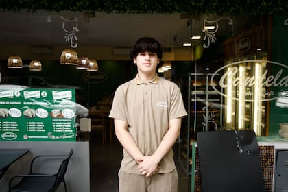 Lisandro López trabaja en Candela y ayudó a la víctima