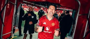 Siguen los cruces entre Lisandro Martínez y las leyendas del Manchester United, pero Rio Ferdinand lo defendió