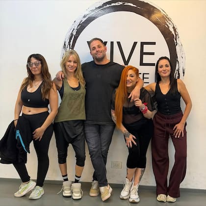 Lissa Vera, Virginia da Cunha, Tommy Muñoz, Lourdes Fernández y Valeria Gastaldi se preparan para su show de este domingo en la fiesta L.A.T.M +35