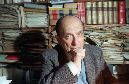 LITERARIAS
ENTREVISTA AL ESCRITOR ROBERTO JUARROZ . 24/10/94