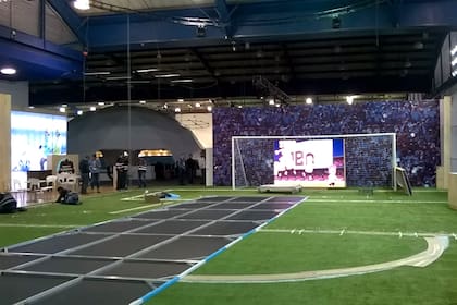 Una cancha de fútbol preparada para las selfies y los penales virtuales