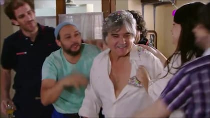 Lito Cruz en una escena de la tira Sos mi hombre