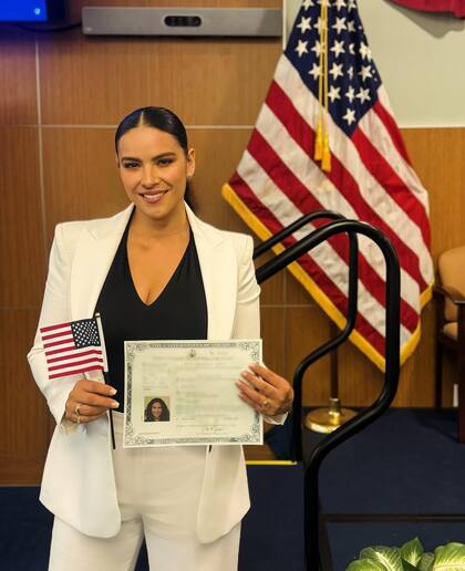 Litzy compartió fotos de la ceremonia de ciudadanía a la que asistió el pasado 2 de octubre de 2024