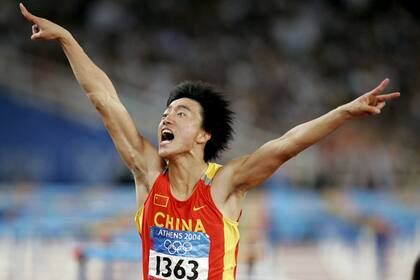 Liu Xiang hizo historia con la medalla de oro en Atenas