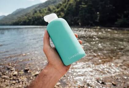 Liveslow es la única botella de agua reutilizable fabricada en Argentina y libre de BPA.