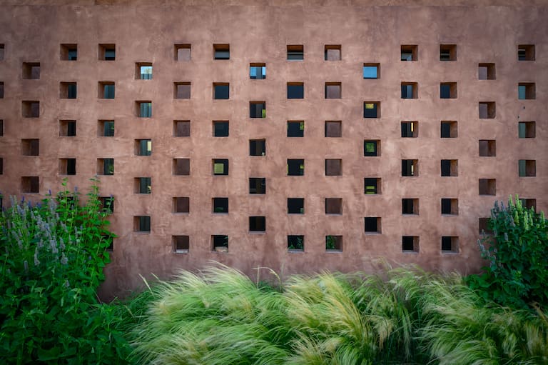 El calado aporta ventilación, privacidad y rusticidad.
Foto: Gonzalo Viramonte