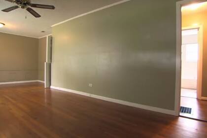 El living comedor antes de la metamorfosis. Imagen: Discovery