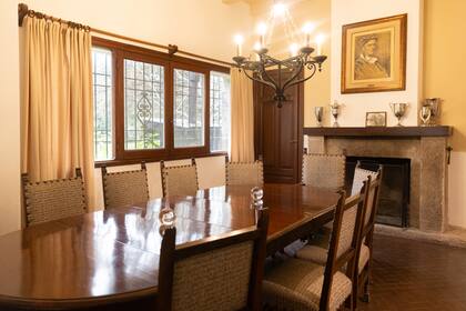 Living del hotel El Casco, donde Fangio solía recibir a sus huéspedes