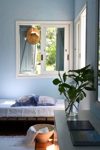 En el cuarto de una de sus hijas, una cama con lo justo para pasar una noche lo más plácida posible.