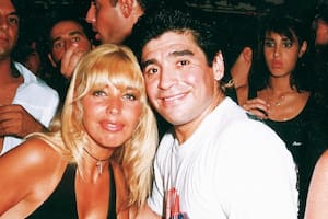 Liz Fassi Lavalle, anfitriona de Ski Ranch, junto a Diego Maradona.