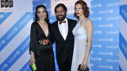 Liz Solari, junto a Natalia Oreiro y Peter Lanzani en la gala de Unicef
