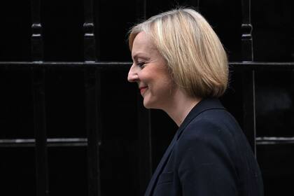 Liz Truss deja el 10 Downing Street. (Photo by Ben Stansall / AFP)