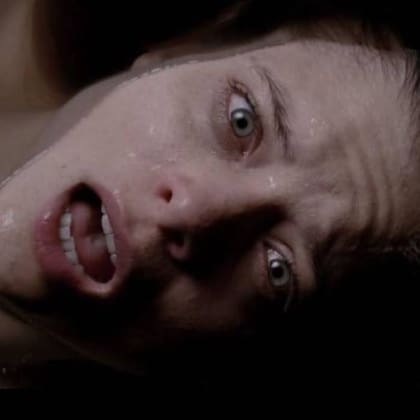 Lizzie Brochere interpreta a una mujer que es internada en un asilo mental acusada de haber asesinado a su padre y a su madrastra