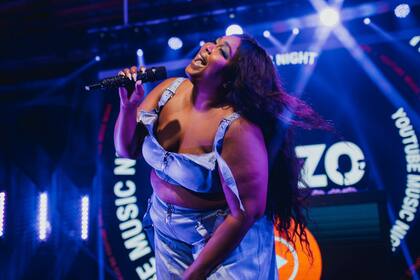 Lizzo fue denunciada por tres exbailarinas de su equipo