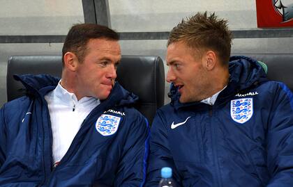 LJUBLJANA, SLOVENIA - OCTOBER 11: Wayne Rooney of England speaks with team-mate Jamie Vardy on the bench before the FIFA 2018 World Cup Qualifier Group F match between Slovenia and England at Stadion Stozice on October 11, 2016 in Ljubljana, Slovenia. (Photo by Laurence Griffiths/Getty Images)