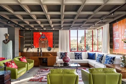 Llama la atención la técnica de bloques de hormigón moldeado del arquitecto Frank Lloyd Wright