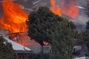 Casi 300 evacuados tras un incendio en una reconocida estación de esquí en Francia