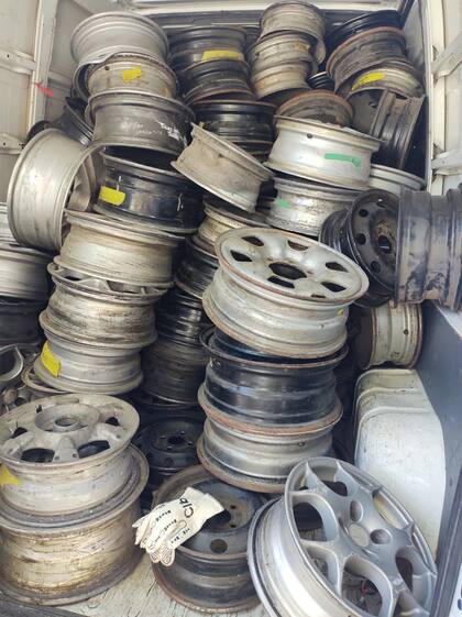 Llantas ilegalmente puestas en venta, incautadas por la policía