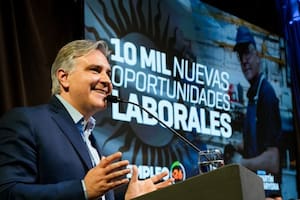 Llaryora en el lanzamiento del plan de empleo.