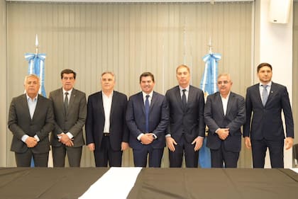 Llaryora, en San Juan, con Santilli y otros gobernadores no verá a Kicillof.