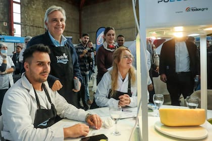 Llaryora manifestó que la Argentina “no puede seguir sosteniendo un esquema de retenciones agropecuarias que le quita competitividad y capacidad de generar empleo al interior productivo”